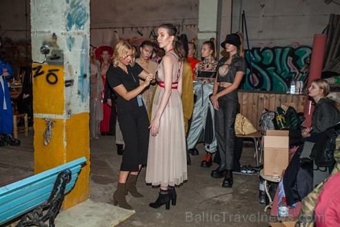 Ar iespaidīgu ballīti un krāšņiem viesiem atklāta Rīgas modes nedēļa. Foto: Arkady Gluhih 236000