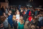 Ar iespaidīgu ballīti un krāšņiem viesiem atklāta Rīgas modes nedēļa. Foto: Arkady Gluhih 14