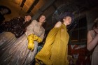 Ar iespaidīgu ballīti un krāšņiem viesiem atklāta Rīgas modes nedēļa. Foto: Arkady Gluhih 51
