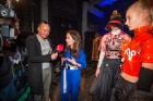 Ar iespaidīgu ballīti un krāšņiem viesiem atklāta Rīgas modes nedēļa. Foto: Arkady Gluhih 75