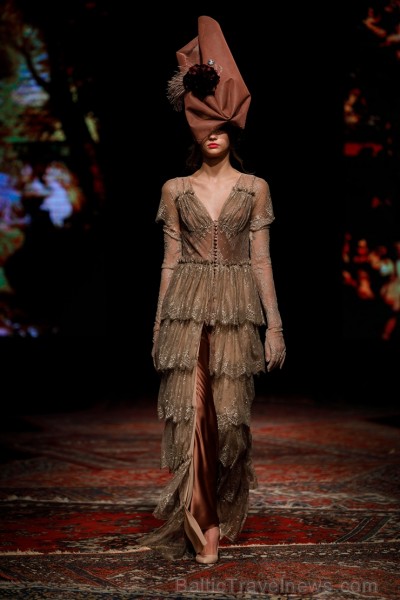 «Amoralle» kaislīgi un sievišķīgi demonstrē jauno kolekciju «Riga Fashion Week» modes skatē 236412