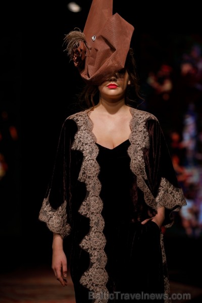 «Amoralle» kaislīgi un sievišķīgi demonstrē jauno kolekciju «Riga Fashion Week» modes skatē 236419