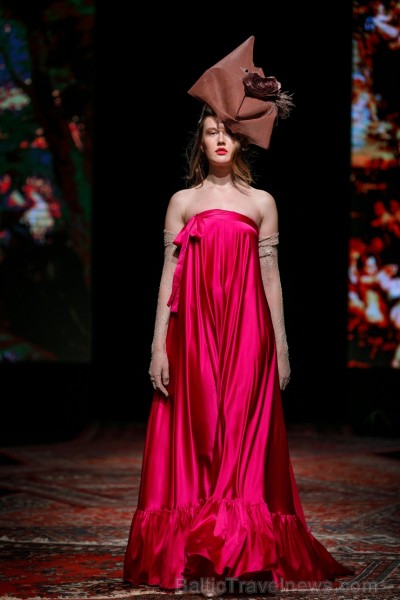 «Amoralle» kaislīgi un sievišķīgi demonstrē jauno kolekciju «Riga Fashion Week» modes skatē 236430