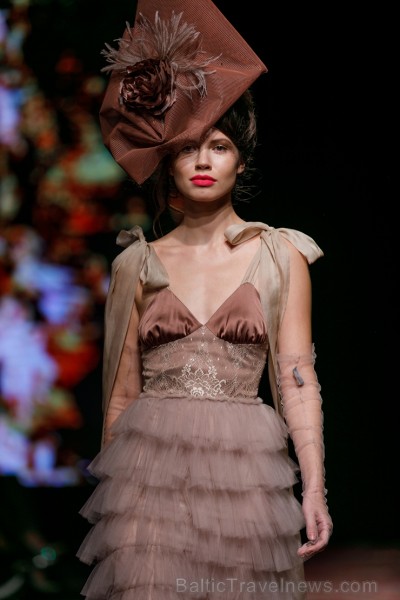 «Amoralle» kaislīgi un sievišķīgi demonstrē jauno kolekciju «Riga Fashion Week» modes skatē 236433
