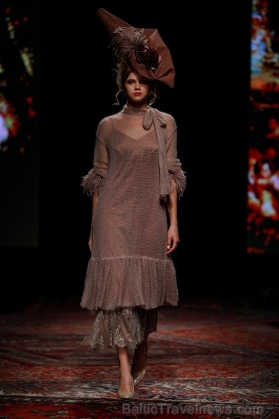 «Amoralle» kaislīgi un sievišķīgi demonstrē jauno kolekciju «Riga Fashion Week» modes skatē 236434