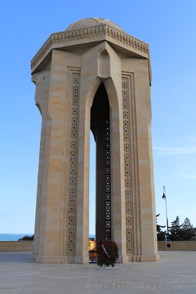Debesskrāpju komplekss «Liesmas torņi» ir kļuvuši par Baku simbolu. Sadarbībā ar Latvijas vēstniecību Azerbaidžānā un tūrisma firmu «RANTUR Travel Age 237286