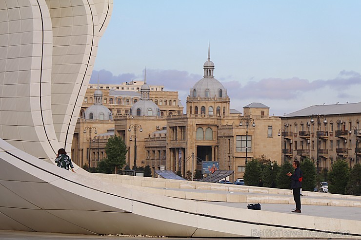 Travelnews.lv ar ekskursiju autobusu apceļo Baku raksturīgākās vietas. Sadarbībā ar Latvijas vēstniecību Azerbaidžānā un tūrisma firmu «RANTUR Travel  237671