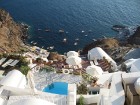 Santorini ir viens no iecienītākajiem romantiķu galamērķiem, kas vilina ar  pārsteidzošām panorāmām, romantiskiem saulrietiem un vulkānisko smilšu plu 12