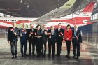 Latvijas lidsabiedrība airBaltic pasniedza unikālu dāvanu Latvijai simtgadē – lidmašīnu ar īpašo krāsojumu. airBaltic Airbus A220-300 lidmašīnu ar reģ 17