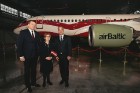 Latvijas lidsabiedrība airBaltic pasniedza unikālu dāvanu Latvijai simtgadē – lidmašīnu ar īpašo krāsojumu. airBaltic Airbus A220-300 lidmašīnu ar reģ 22
