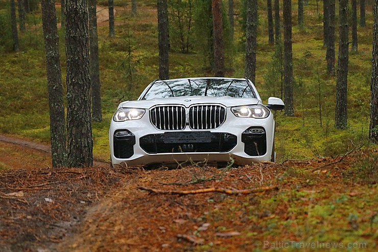 Travelnews.lv izmēģina jauno «BMW X5» meža smilšu ceļos 238597