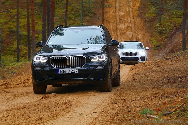 Travelnews.lv izmēģina jauno «BMW X5» meža smilšu ceļos 238614