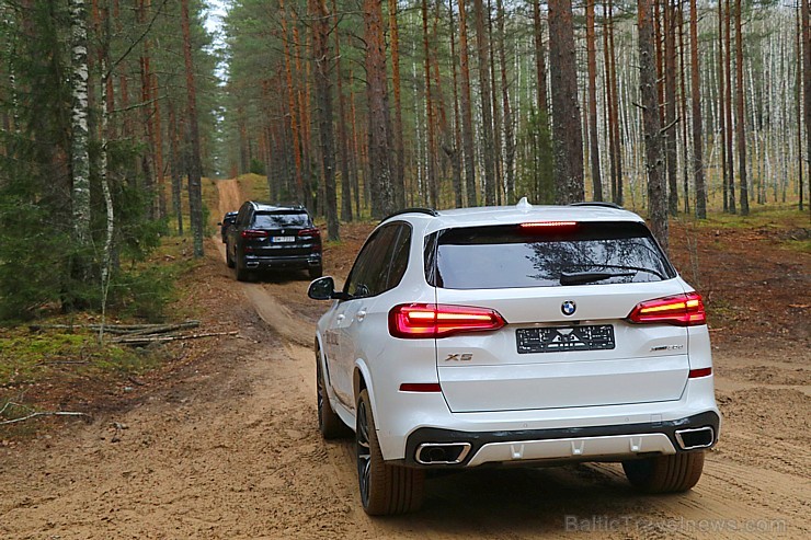 Travelnews.lv izmēģina jauno «BMW X5» meža smilšu ceļos 238616