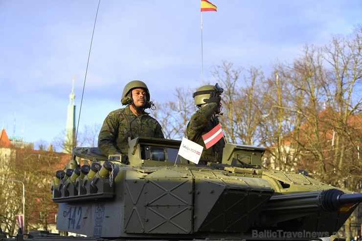 Militārajā parādē piedalījās aptuveni 1700 karavīri, zemessargi, policisti, robežsargi, ugunsdzēsēji un jaunsargi. Par godu Latvijas valsts neatkarība 238668