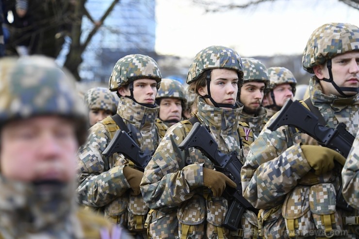 Militārajā parādē piedalījās aptuveni 1700 karavīri, zemessargi, policisti, robežsargi, ugunsdzēsēji un jaunsargi. Par godu Latvijas valsts neatkarība 238671