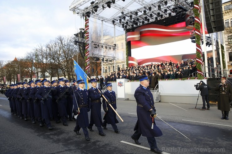 Militārajā parādē piedalījās aptuveni 1700 karavīri, zemessargi, policisti, robežsargi, ugunsdzēsēji un jaunsargi. Par godu Latvijas valsts neatkarība 238683