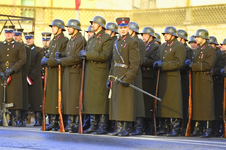Militārajā parādē piedalījās aptuveni 1700 karavīri, zemessargi, policisti, robežsargi, ugunsdzēsēji un jaunsargi. Par godu Latvijas valsts neatkarība 238693