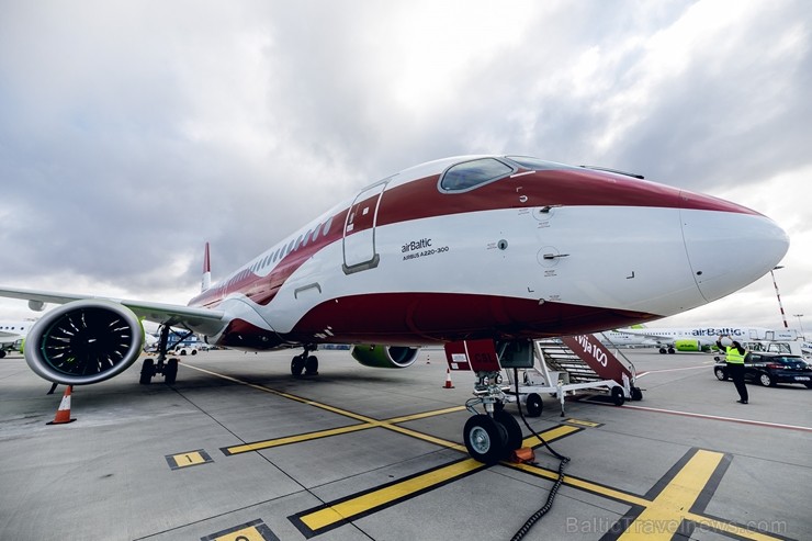 Latvijas nacionālā lidsabiedrība «airBaltic» 18. novembrī pirmo reizi piedalījās svinīgajā parādē ar «Airbus A220-300» lidmašīnu, kuru rotā sarkanbalt 238714