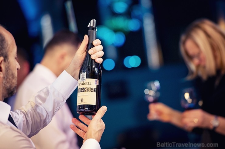 Festivāls Riga Wine & Champagne pulcēja pasaules vadošos vīna ekspertus, lai gardēžiem un vīnmīļiem no visas Baltijas piedāvātu izglītojošas degustāci 239263