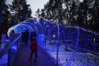 Jūrmalā - Dzintaru mežaparkā - atklāts Gaismas parks, kurā dažādos gaismas dekoros, skulptūrās jau otro gadu iemirdzas tūkstošiem LED gaismiņu. 10