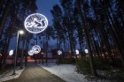 Jūrmalā - Dzintaru mežaparkā - atklāts Gaismas parks, kurā dažādos gaismas dekoros, skulptūrās jau otro gadu iemirdzas tūkstošiem LED gaismiņu. 13