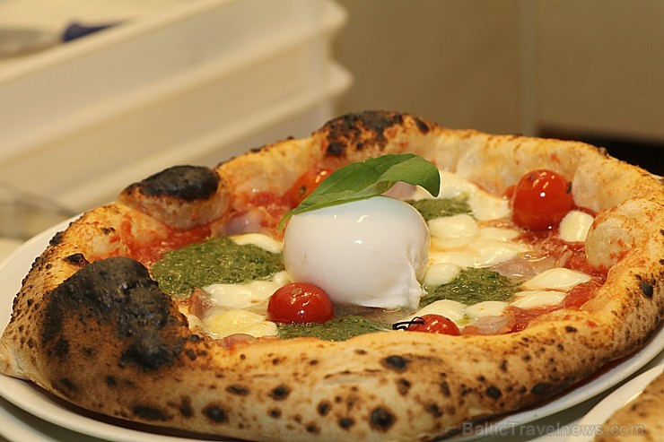 Pārdaugavā atvērusies īsta itāļu picērija «Street Pizza», kas ir vienīgā Baltijā ar Neapoles sertifikātu 239759