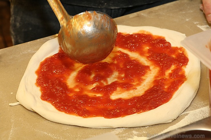 Pārdaugavā atvērusies īsta itāļu picērija «Street Pizza», kas ir vienīgā Baltijā ar Neapoles sertifikātu 239766