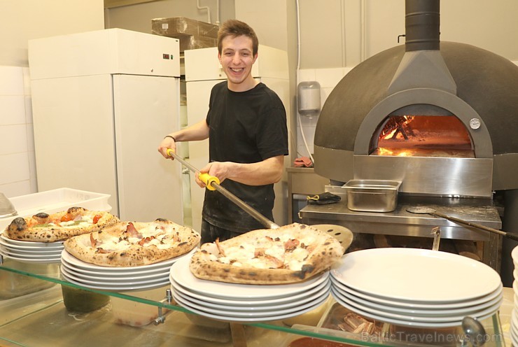 Pārdaugavā atvērusies īsta itāļu picērija «Street Pizza», kas ir vienīgā Baltijā ar Neapoles sertifikātu 239773