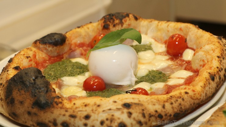 Pārdaugavā atvērusies īsta itāļu picērija «Street Pizza», kas ir vienīgā Baltijā ar Neapoles sertifikātu 239776