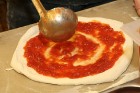 Pārdaugavā atvērusies īsta itāļu picērija «Street Pizza», kas ir vienīgā Baltijā ar Neapoles sertifikātu 8