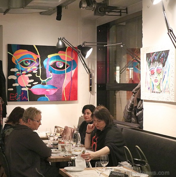 Rīgas restorānā «Vīna studija» Stabu ielā 5.12.2018 māksliniece Elita Patmalniece ir iekārtojusi gleznu personālizstādi 240206