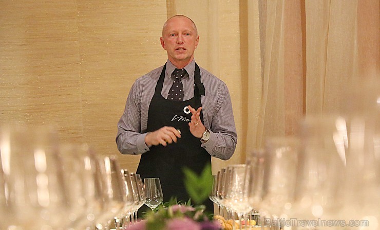 Vecrīgas restorāns «Kaļķu vārti» piedāvā gardēžu vakariņas ar aklo vīna degustāciju 240214