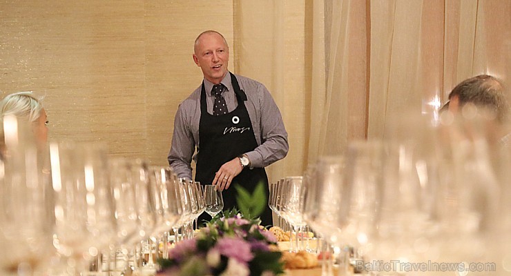 Vecrīgas restorāns «Kaļķu vārti» piedāvā gardēžu vakariņas ar aklo vīna degustāciju 240242