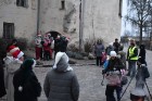 1301. gadā celtā Jaunpils pils mirdz gaišās svētku rotās un pulcē Jaunpils iedzīvotājus un viesus svētku gaidīšanas pasākumos 7