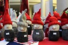 Jau 22. reizi Rīgā norisinājies tradicionālais ārzemju vēstniecību labdarības Ziemassvētku tirgus, kurā piedalījušās vairāk kā 30 ārvalstu vēstniecība 20