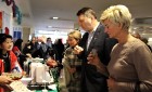 Jau 22. reizi Rīgā norisinājies tradicionālais ārzemju vēstniecību labdarības Ziemassvētku tirgus, kurā piedalījušās vairāk kā 30 ārvalstu vēstniecība 39