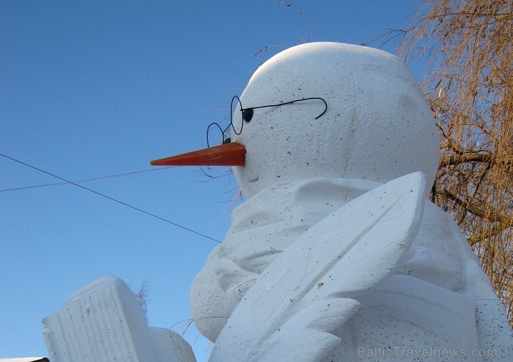 Šoziem Dobeles Sniegavīru saieta tēma ir Latvijas simtgade un tautas varonis - Lāčplēsis. Dobeles laukumos var satikt Melno bruņinieku, Spīdalu, Laimd 241880