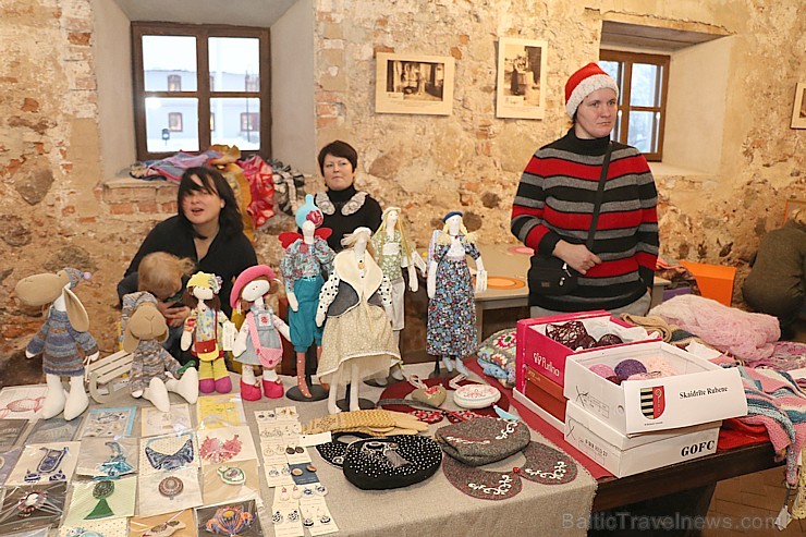 Travelnews.lv apmeklē Ziemassvētku tirdziņu Krāslavā 241975