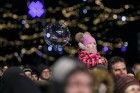 Rīgā par iedzīvotāju iecienītu tradīciju ir kļuvusi Jaunā gada sagaidīšana 11. novembra krastmalā. Šoreiz gadu mijas pasākumi krastmalā pulcēja apmēra 26
