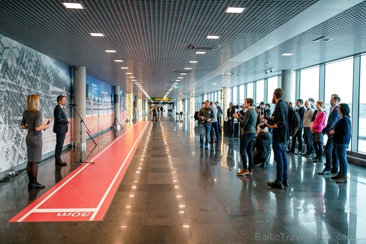 Godinot Latvijas vieglatlētu sasniegumus un vēloties pasažieriem atgādināt par veselīga dzīvesveida nozīmi ikviena cilvēka dzīvē, lidostā 