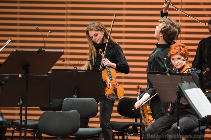 Šī bija pirmā izcilā vijolnieka Gidona Krēmera uzstāšanās Liepājas koncertzālē, kā arī vienīgais viņa jaunās programmas 