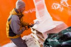 Jelgavā sākas Starptautiskā Ledus skulptūru festivāla konkurss un tēlnieki, katrs no viena 100x50x25 centimetrus liela un 120 kilogramus smaga ledus b 8