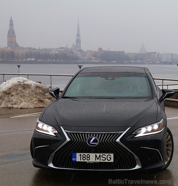 Travelnews.lv apceļo Pierīgu ar jauno priekšpiedziņas «Lexus ES 300h Luxury» 245869