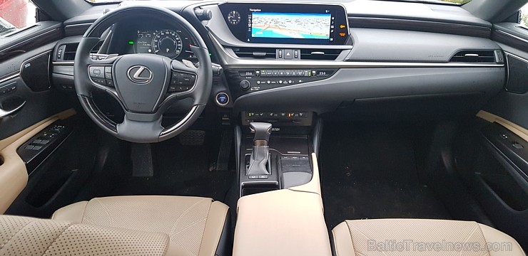Travelnews.lv apceļo Pierīgu ar jauno priekšpiedziņas «Lexus ES 300h Luxury» 245875