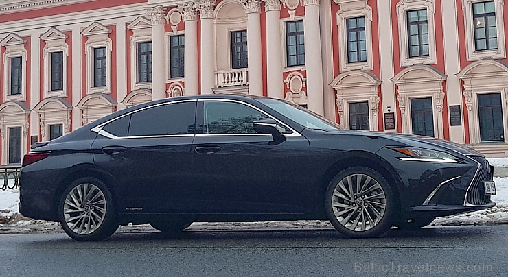 Travelnews.lv apceļo Pierīgu ar jauno priekšpiedziņas «Lexus ES 300h Luxury» 245890