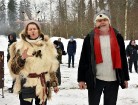Kopā ar folkloristiem un latvisko tradīciju zinātājiem Alūksnē svinēja Meteņdienu, ejot rotaļās, lieloties, ēdot cūkas šņukuru, vizinoties no kalna un 16
