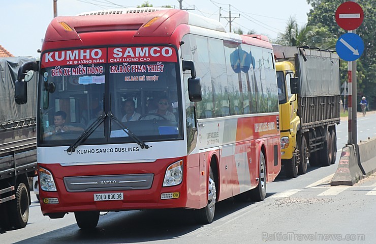Travelnews.lv caur autobusa logu vēro Vjetnamas ceļu no Muine līdz Hošiminai. Atbalsta: 365 brīvdienas un Turkish Airlines 246534