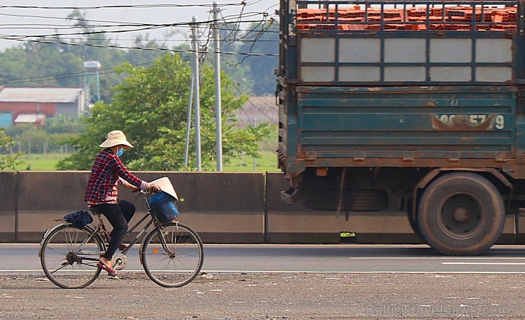 Travelnews.lv caur autobusa logu vēro Vjetnamas ceļu no Muine līdz Hošiminai. Atbalsta: 365 brīvdienas un Turkish Airlines 246545