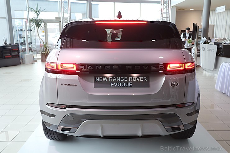 Latvijā pirmo reizi 19.02.2019 tiek prezentēts otrās paaudzes «Range Rover Evoque» 246675