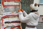 Rembates parkā pie Lielvārdes novada Kultūras centra jau otro gadu tika svinēti Meteņi, lai kopā ieskandinātu pavasari 35